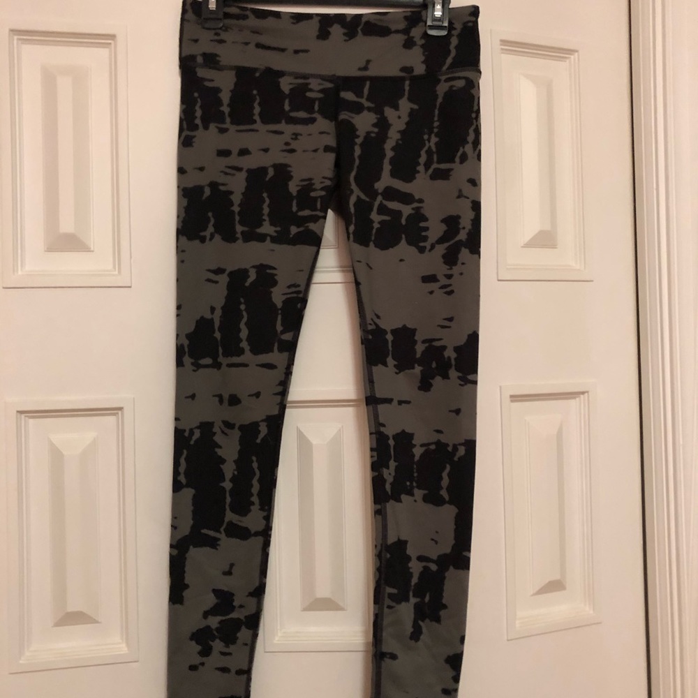 Alo Yoga Leggings. Size small.